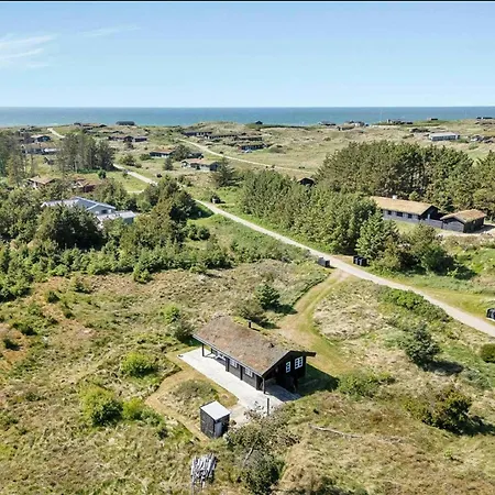 Grass-roofed Timber House Near And Blokhus Nyaraló *